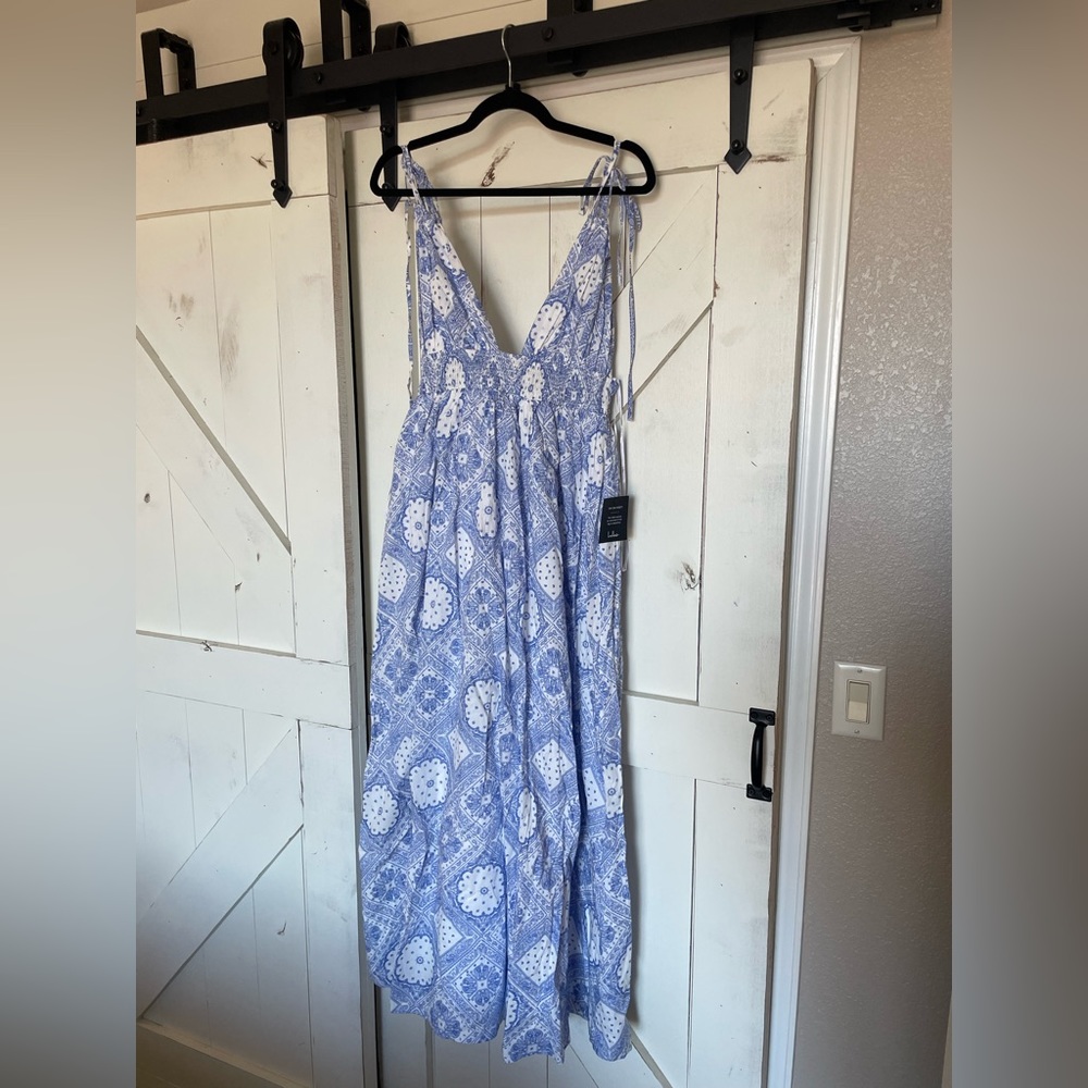 Lulus: Spanish Sojourn White and Blue Paisley Tie-Strap Maxi Dress, Medium! New.
